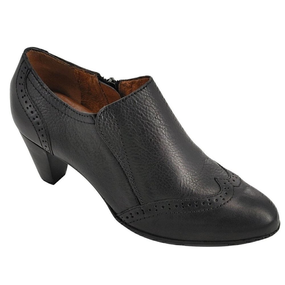 NURTURE Haddie Black Pebble Leather Wingtip Booties with Stacked Heel 6.5M